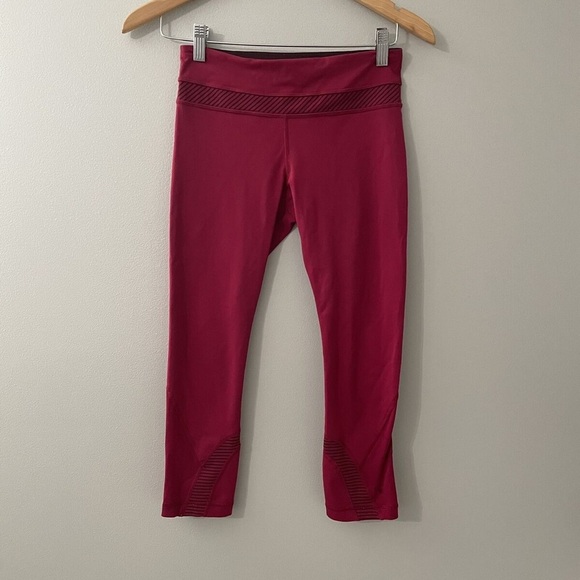 Lululemon Run: Inspire Crop II Bumble Berry / Hyper Stripe Bordeaux size 10 - Picture 1 of 6